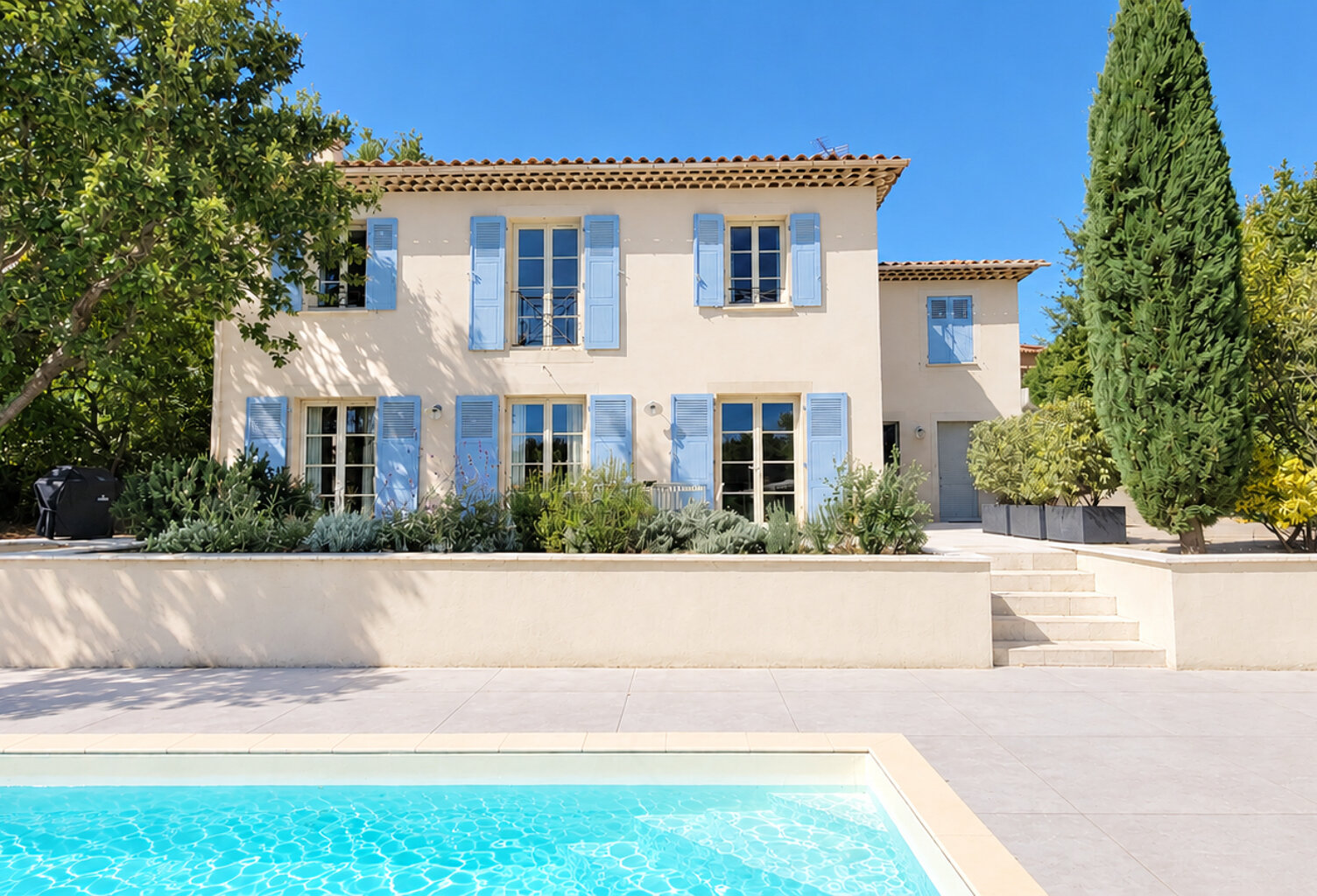 Villa type bastide  vendue meublée, Sh 192m² , terrain de 1150m² , piscine. — photo 1