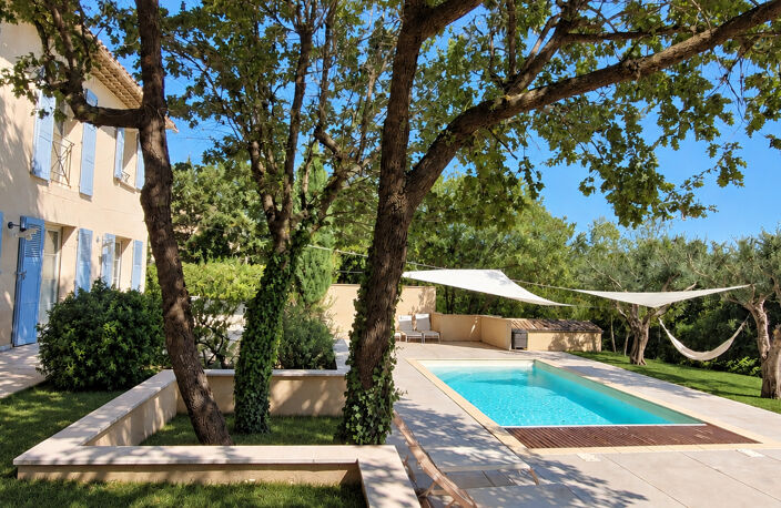 Villa type bastide  vendue meublée, Sh 192m² , terrain de 1150m² , piscine. — photo 2