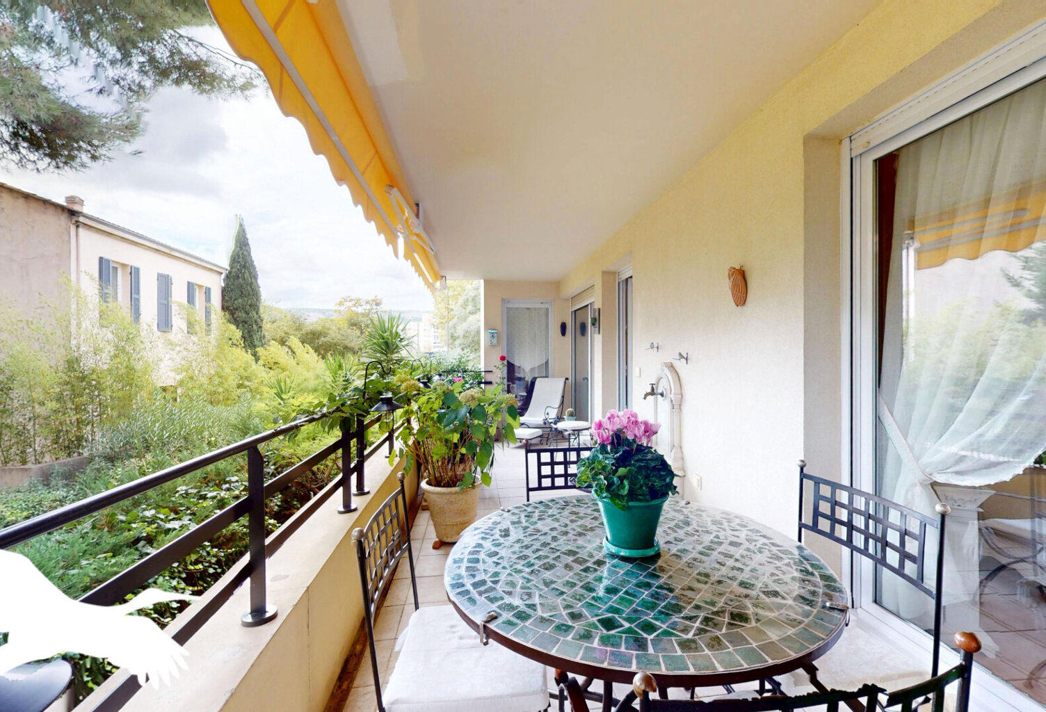 A VENDRE - Marseille 13009 - Secteur Mazargues, Appartement 3 pièces 75m² avec terrasse de 21m² et box et sous-sol- — photo 1