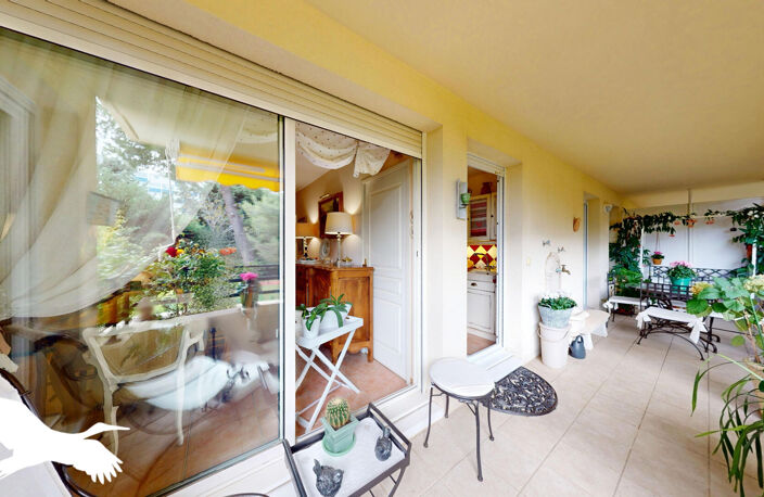 A VENDRE - Marseille 13009 - Secteur Mazargues, Appartement 3 pièces 75m² avec terrasse de 21m² et box et sous-sol- — photo 2