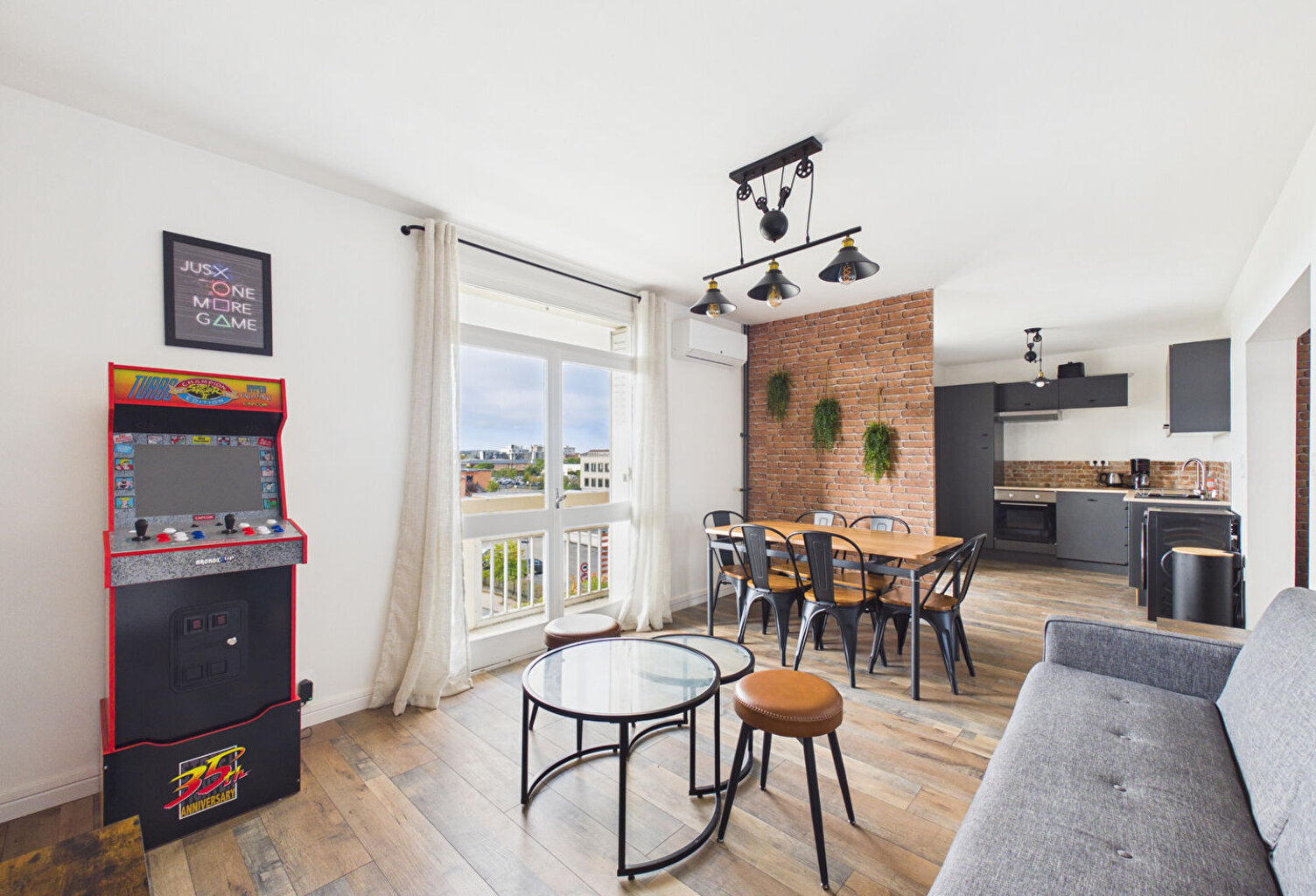 Appartement entièrement rénové T4 de 71 m2 avec balcon et cave — photo 1
