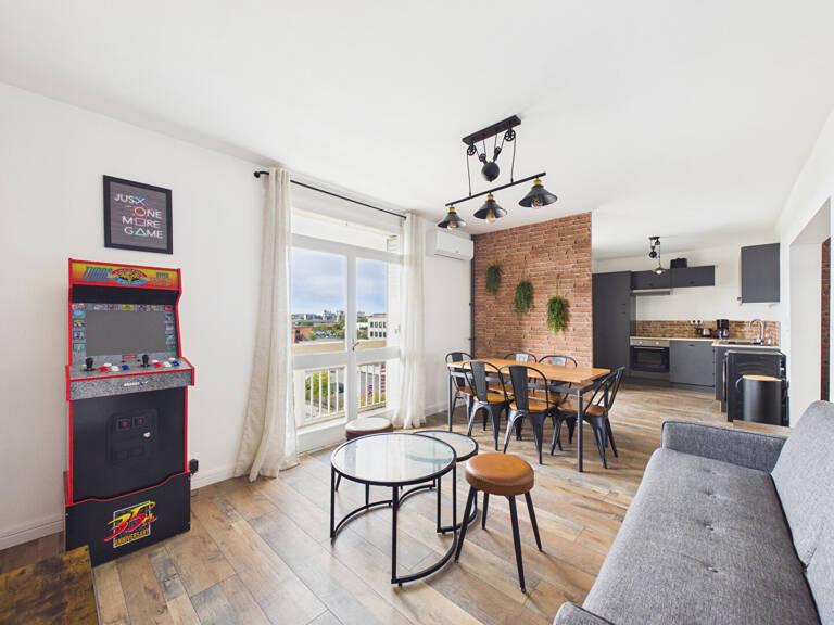 Appartement entièrement rénové T4 de 71 m2 avec balcon et cave — photo 1