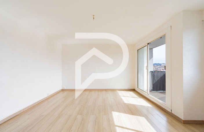 Appartement  4 pièce(s) 76 m2 Marseille 13005 — photo 3