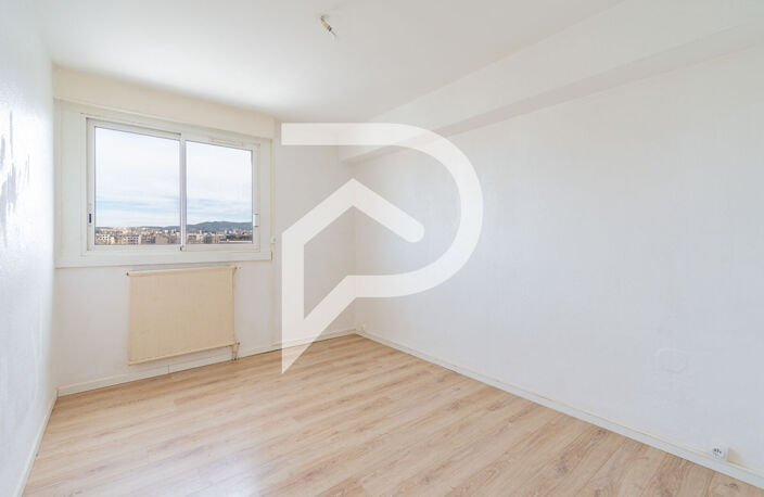 Appartement  4 pièce(s) 76 m2 Marseille 13005 — photo 5