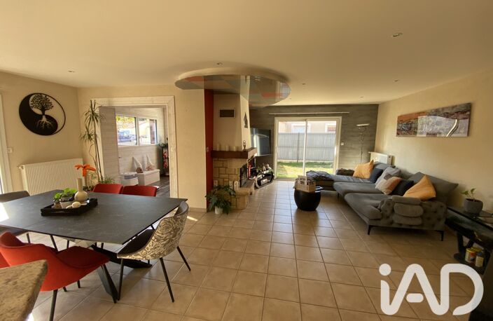 Vente Maison/villa 8 pièces — photo 2