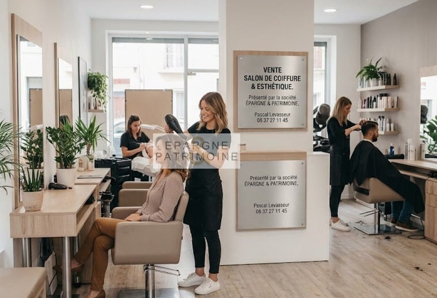Salon de coiffure avec un très bel emplacement — photo 1