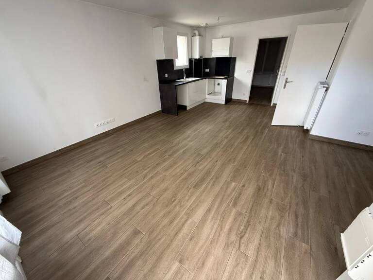 xclusivité GUY HOQUET  DE MORET : Bel appartement de 58 m2 au RDC d'un immeuble construit en 2021 avec son jardin clos — photo 1