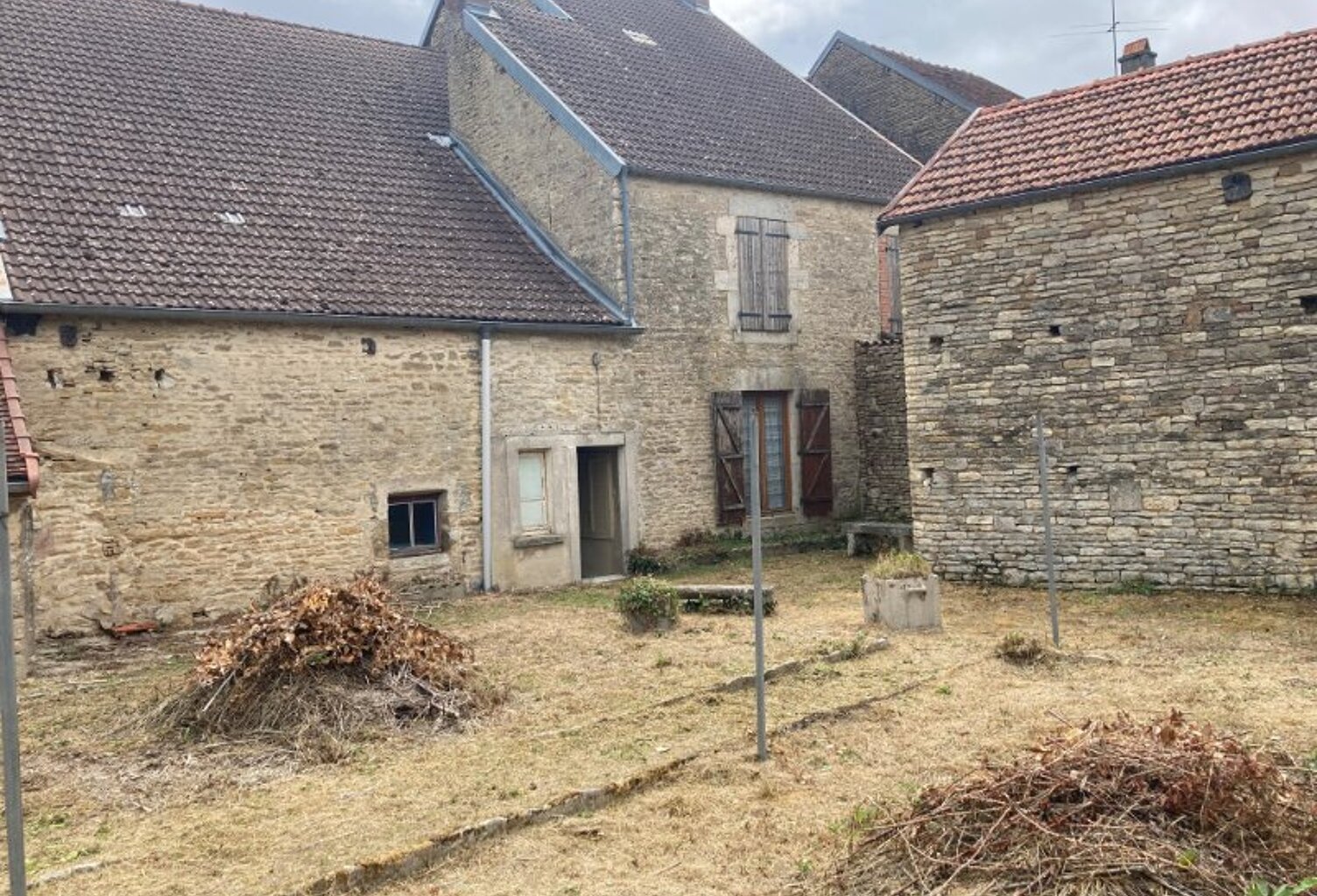 Maison de campagne de 150 m2 habitable avec terrain attenant et clos à 20 minutes de l'A5 et 2h30 de Paris ! — photo 1