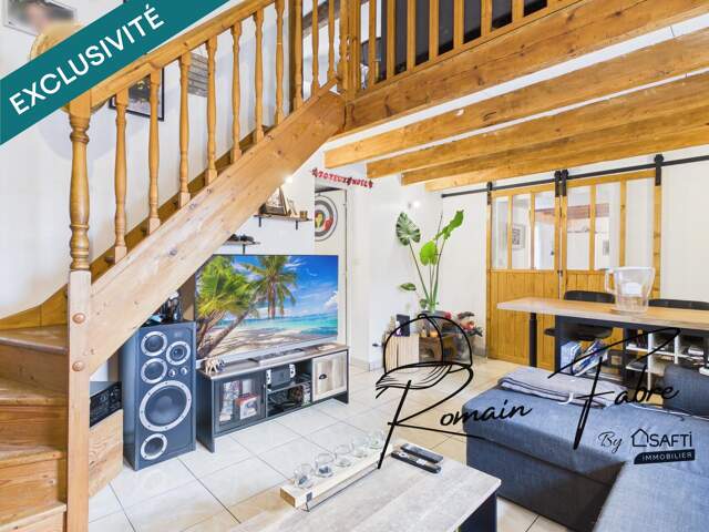 Maison en pierre avec poutres apparentes, 2 chambres, mezzanine avec panneaux photovoltaïques — photo du bien
