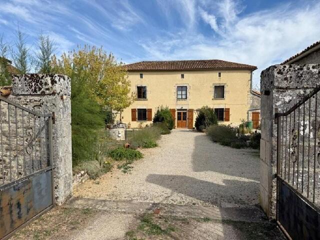 Maison à Villefagnan