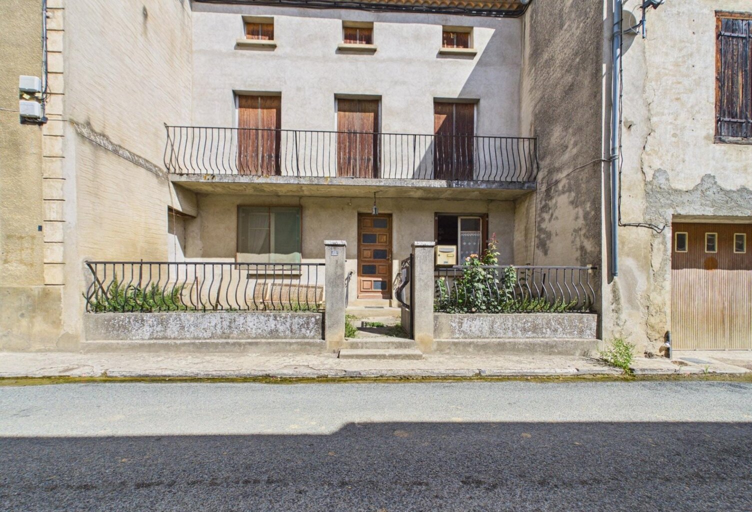 Ensemble immobilier à rénover — photo 1