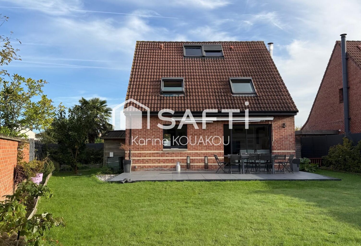 Venez découvrir cette jolie maison individuelle de 104m2 idéalement situé à deux pas du centre ville de Roncq et proche de toutes commodités . — photo 1