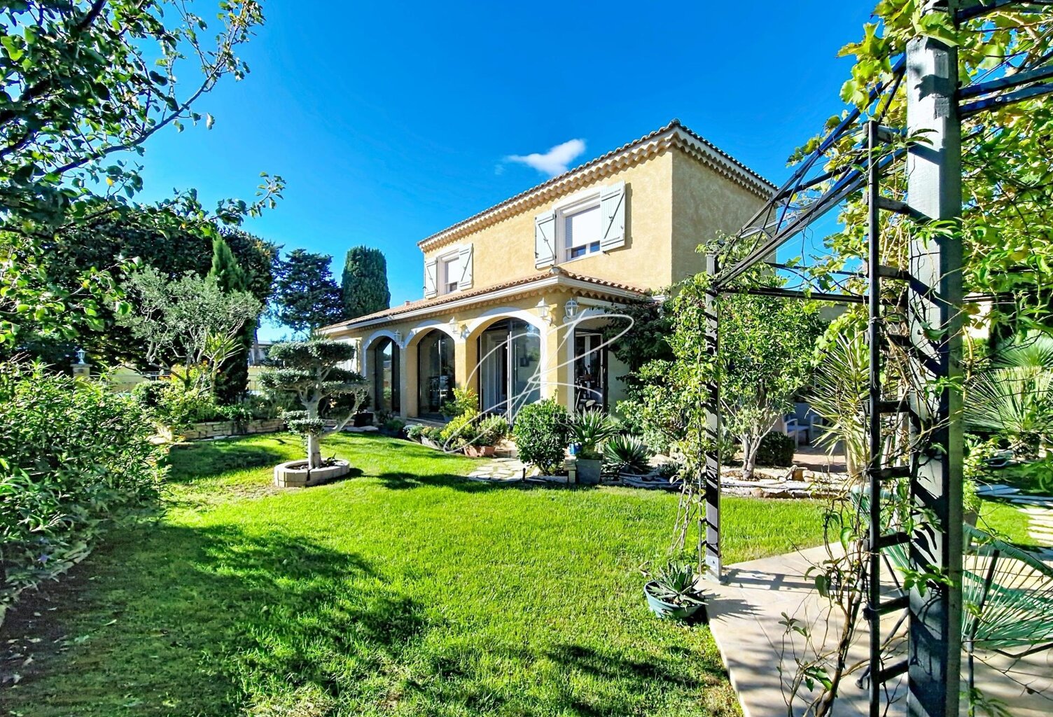 Maison T5 4 chambres 140 m² piscine et garage — photo 1