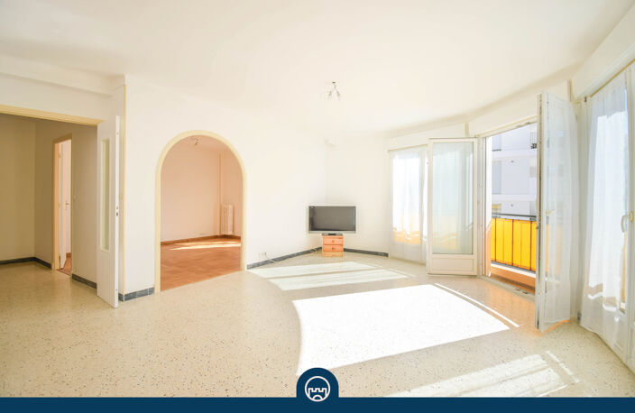 Saint Laurent Du Var - Square Bénes - Appartement - 4 pièces — photo 2