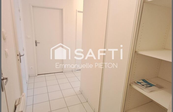 Idéalement situé en hyper centre de Neuville de Poitou — photo 5