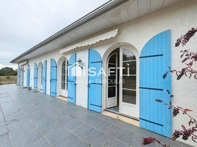 Maison familiale,  piscine, parking, sous-sol aménagé, garage  et parc de 4500 m² — photo du bien