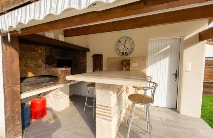 Maison rénovée + énergie autonome + dépendances — photo 2