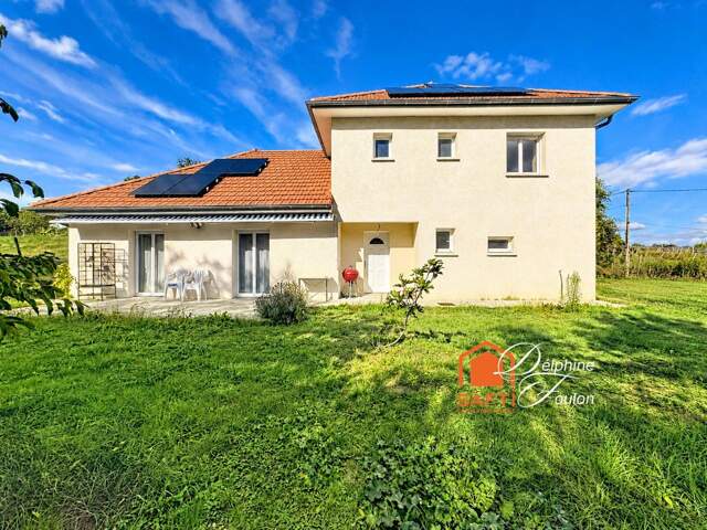 Belle maison familiale avec 4 chambres, grand garage et jardin — photo du bien