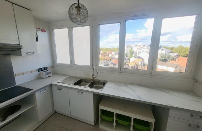 Créteil Village F5 de 87m2 avec cave et Box — photo 3