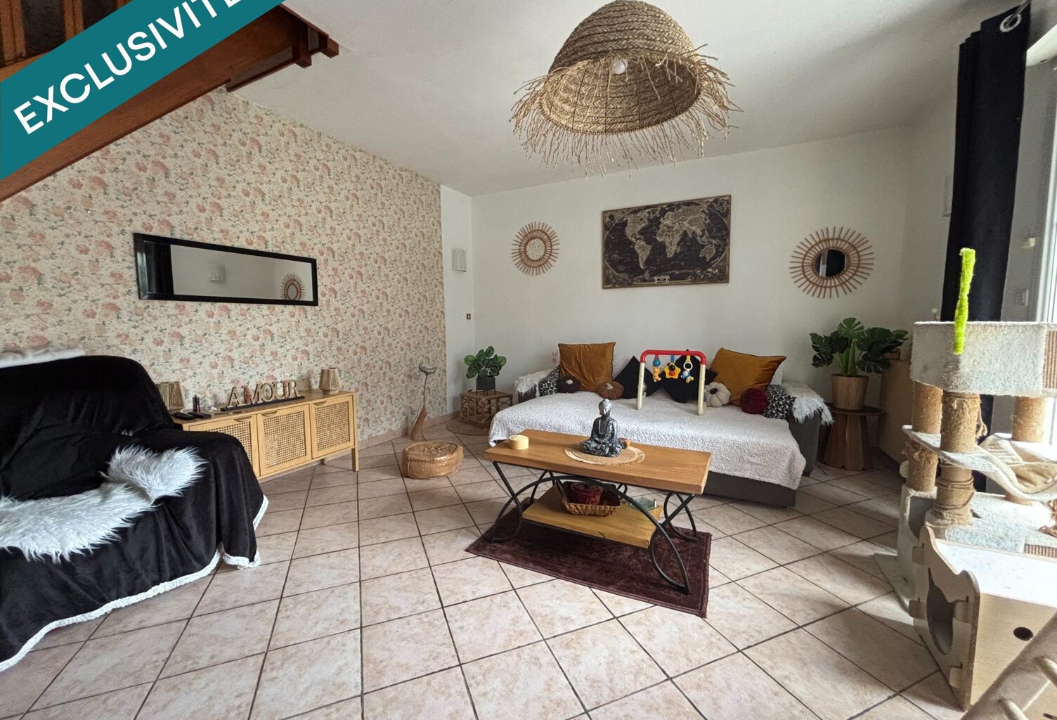Ensemble immobilier : 1 maison T5 avec cour, garage et dépendance et 1 immeuble de 5 appartements. Grenier à aménager. — photo 1