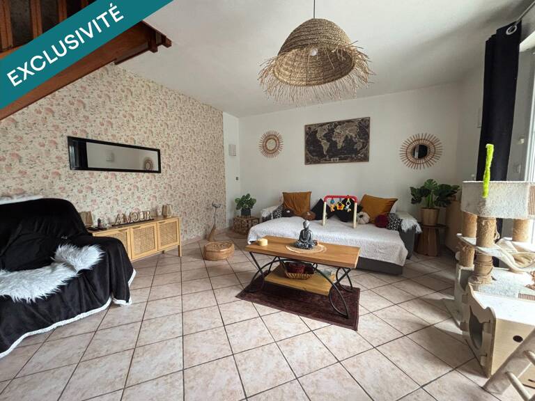 Ensemble immobilier : 1 maison T5 avec cour, garage et dépendance et 1 immeuble de 5 appartements. Grenier à aménager. — photo 1