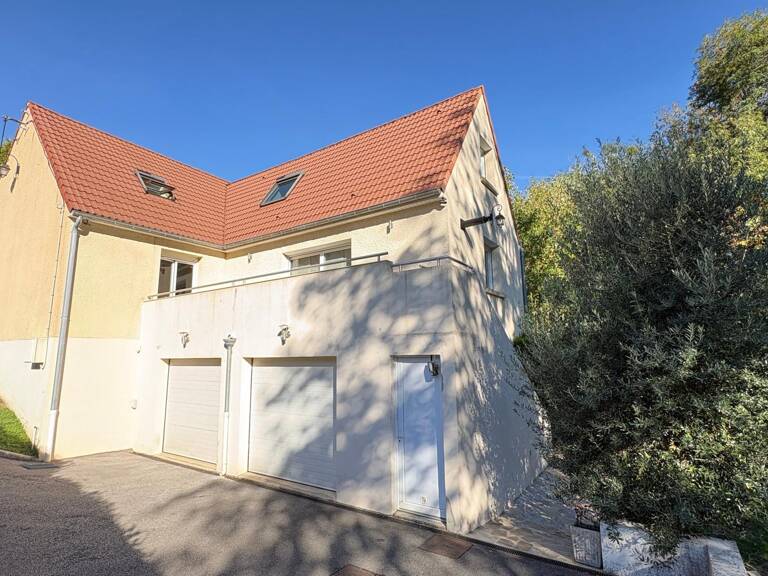 Maison avec sous-so total et double garage ! — photo 1