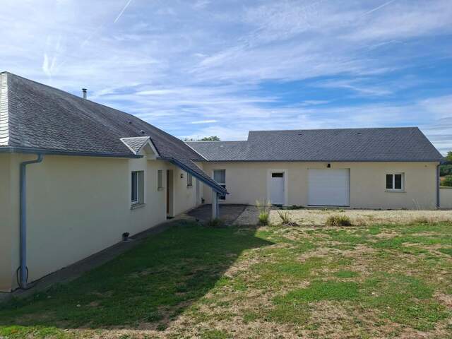Idéalement située au cœur d'un petit hameau à moins de 3km de Rignac, 25mn de Rodez et 30mn de Villefranche de Rouergue. — photo du bien