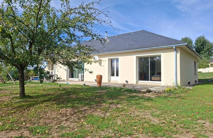 Idéalement située au cœur d'un petit hameau à moins de 3km de Rignac, 25mn de Rodez et 30mn de Villefranche de Rouergue. — photo 4