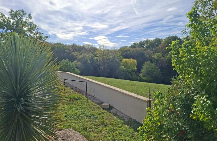 Idéalement située au cœur d'un petit hameau à moins de 3km de Rignac, 25mn de Rodez et 30mn de Villefranche de Rouergue. — photo 5