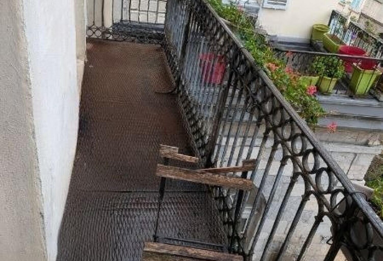 SALINS-LES-BAINS CENTRE-VILLE : APPARTEMENT 2 CHAMBRES RÉNOVÉ DE 83 m² AVEC GRAND BALCON — photo 1