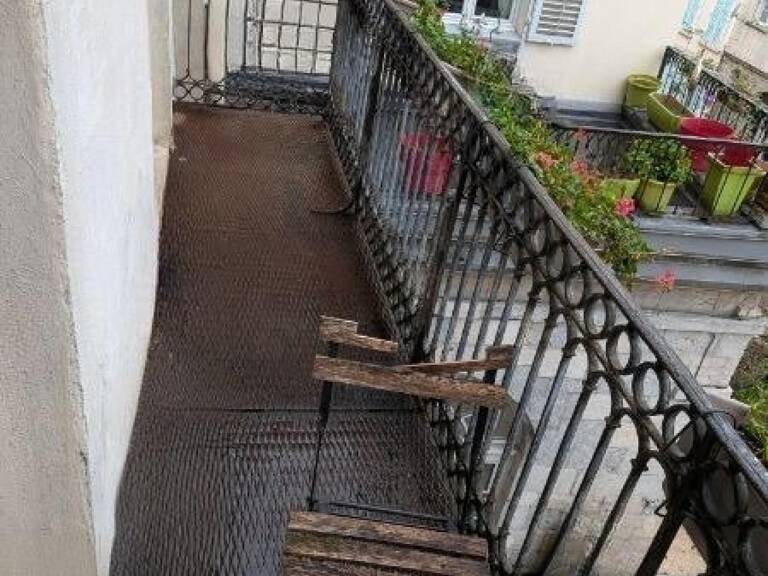 SALINS-LES-BAINS CENTRE-VILLE : APPARTEMENT 2 CHAMBRES RÉNOVÉ DE 83 m² AVEC GRAND BALCON — photo 1