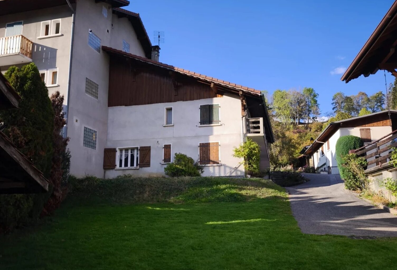 Grande maison mitoyenne à rénover — photo 1