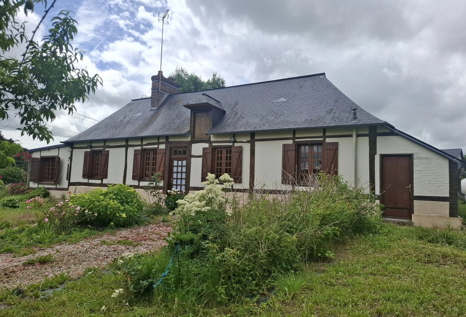 CHARMANT PETIT CORPS DE FERME — photo 1