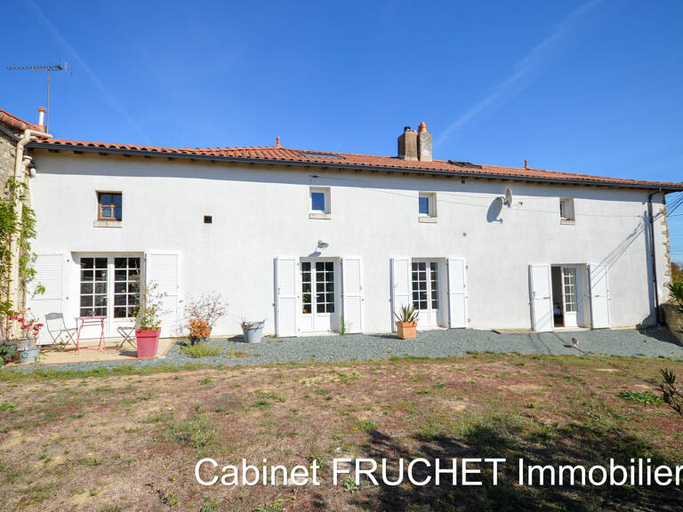 CHANTONNAY - Jolie maison ancienne avec gîte — photo 1