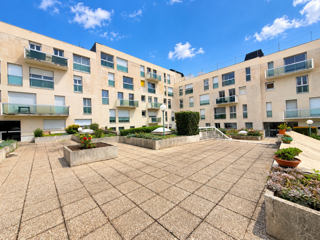 Appartement 2 pièces avec balcon et parking — photo du bien