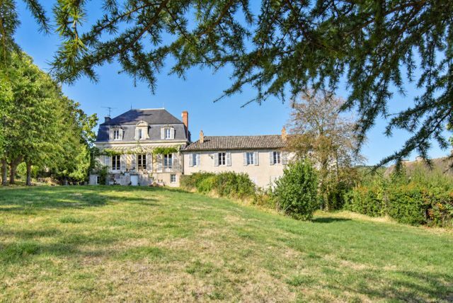Villa / Maison  T15 à vendre Buxy 71390
