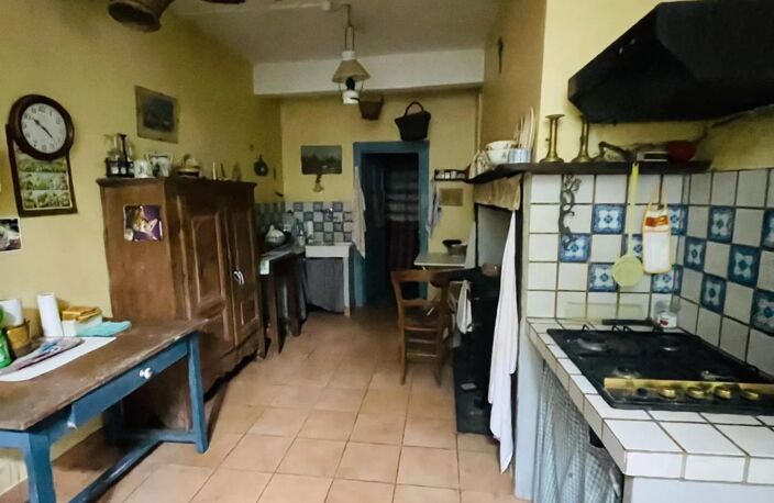 A RENOVER - LE CUING - ATYPIQUE - 320à0m2 de jardin. — photo 3
