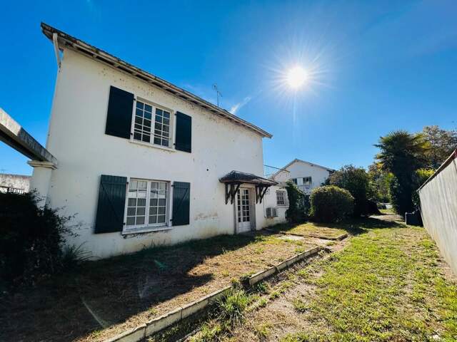 Maison à rénover avec beau potentiel — photo du bien