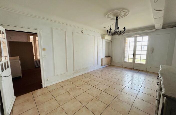 Maison à rénover avec beau potentiel — photo 4