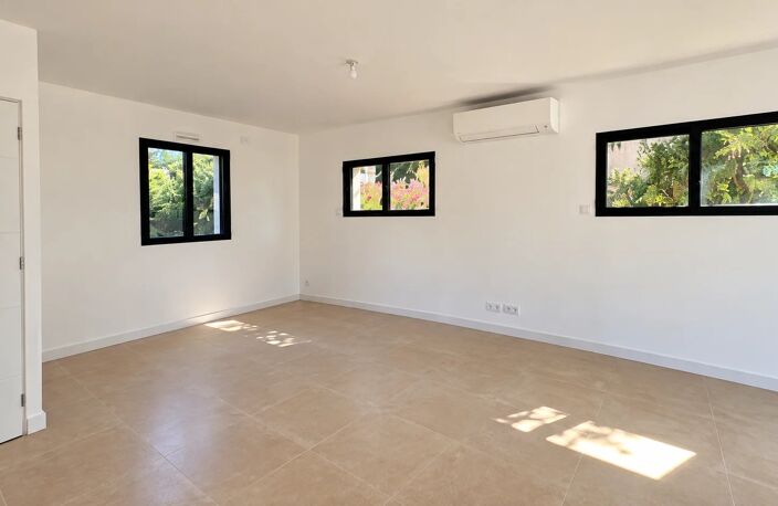 BOULOURIS - VILLA RÉCENTE 2025 — photo 4