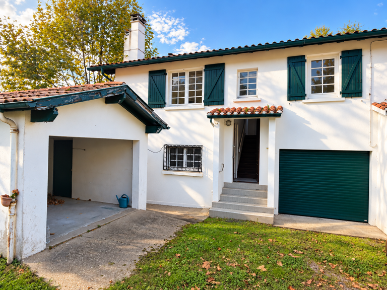 URRUGNE   Maison mitoyenne avec potentiel d'agrandissement e — photo 1