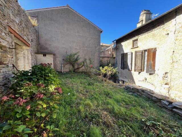 Maison de village avec terrasse, garage et jardin — photo du bien