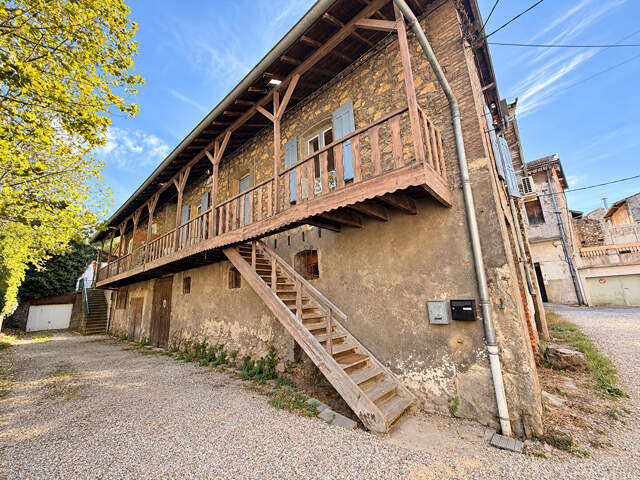 Immeuble comprenant 2 appartements de type 2 avec terrasse et 4 garages — photo du bien