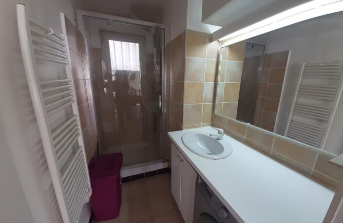 Location appartement 2 pièces 42 m² à Villeurbanne (69100) — photo 4