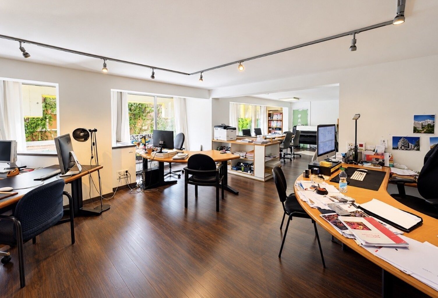 Local commercial — photo 1