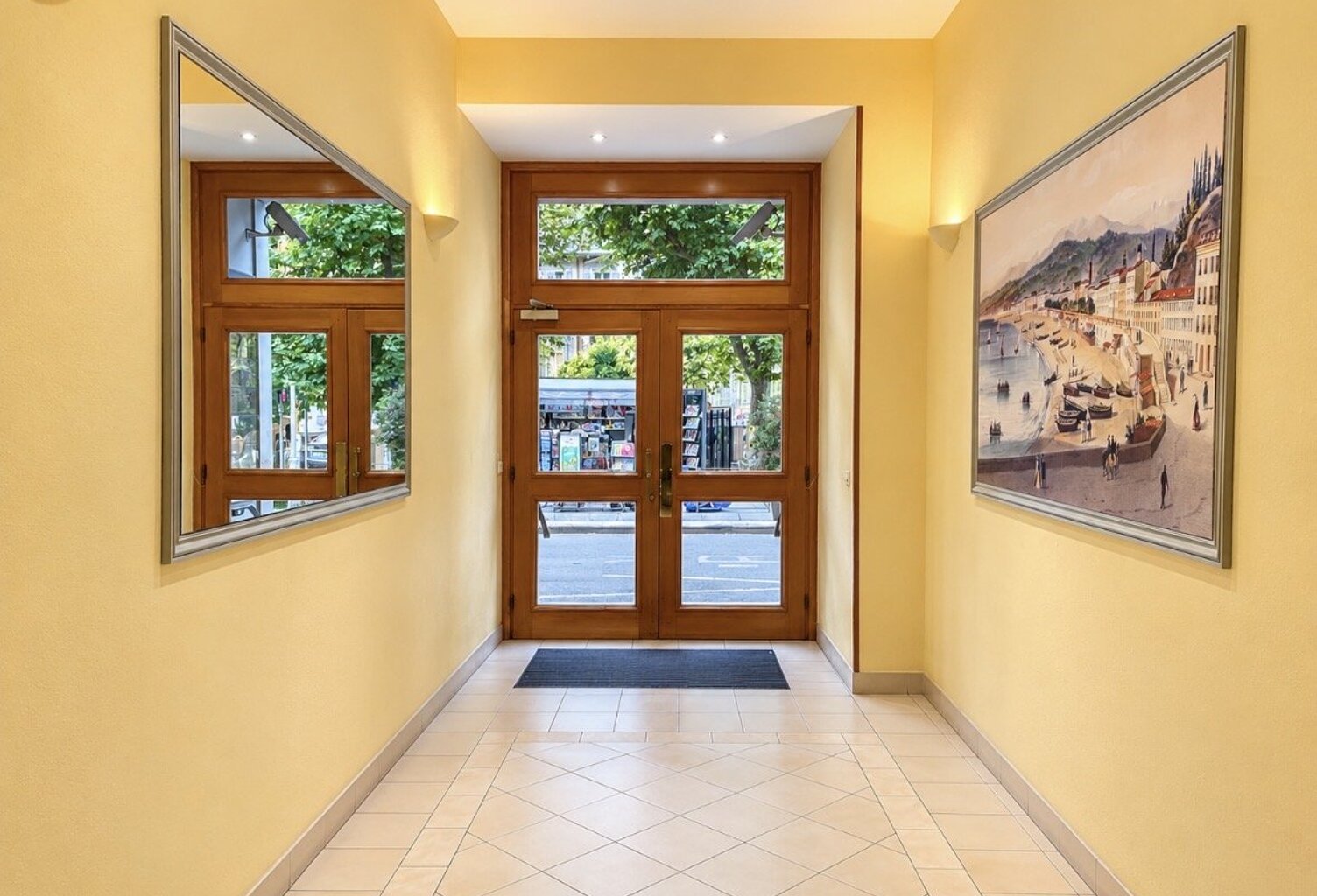 Local commercial — photo 1