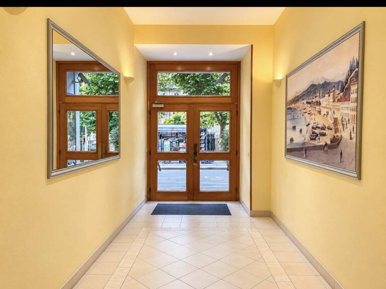 Local commercial — photo 1