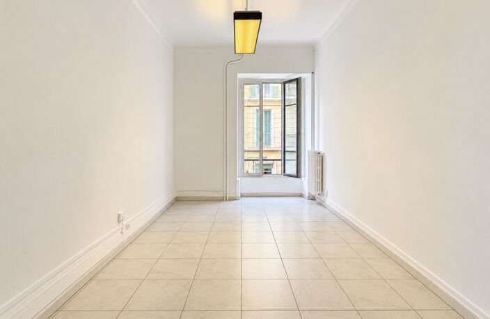 Local commercial — photo 2