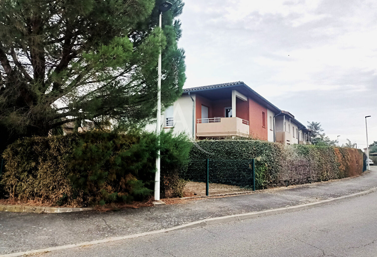 APPARTEMENT T2 MEUBLE - PARKING - PISCINE — photo 1