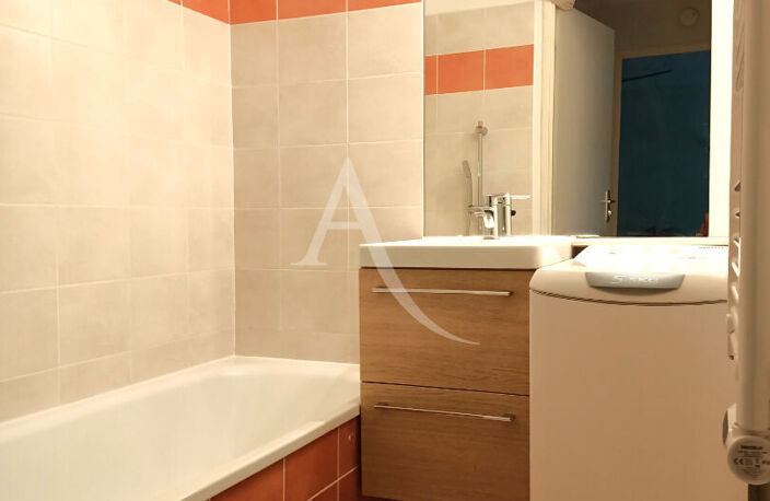 APPARTEMENT T2 MEUBLE - PARKING - PISCINE — photo 4